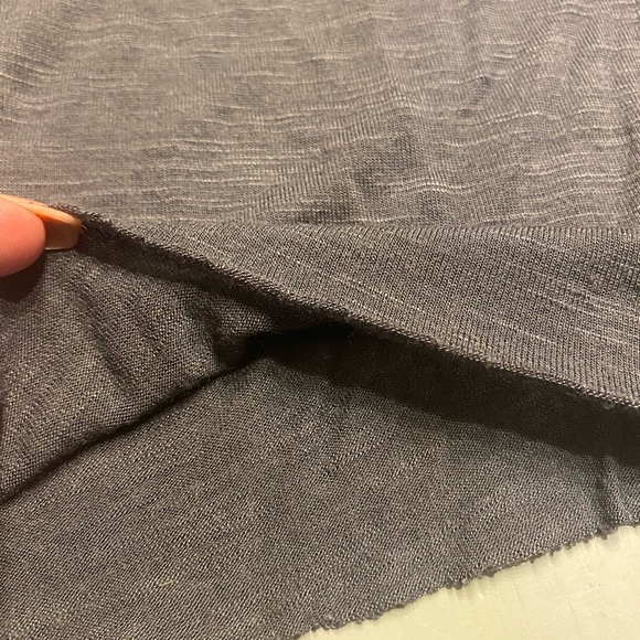 🪴Hollister - Crop Tank Top w/ Sequin Detail - Picture 3 of 11